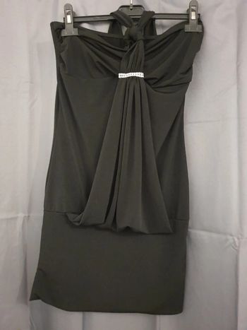 Robe courte ou haut bustier.