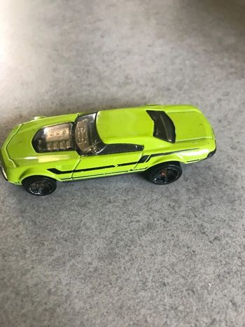 jouet voiture hotwheels très bon état 8 cm environ verte