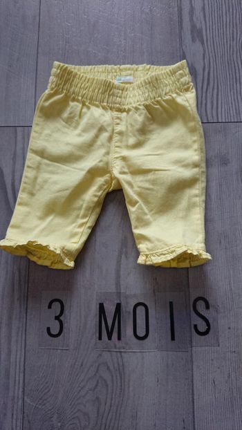 Pantalon pantacourt jaune bébé