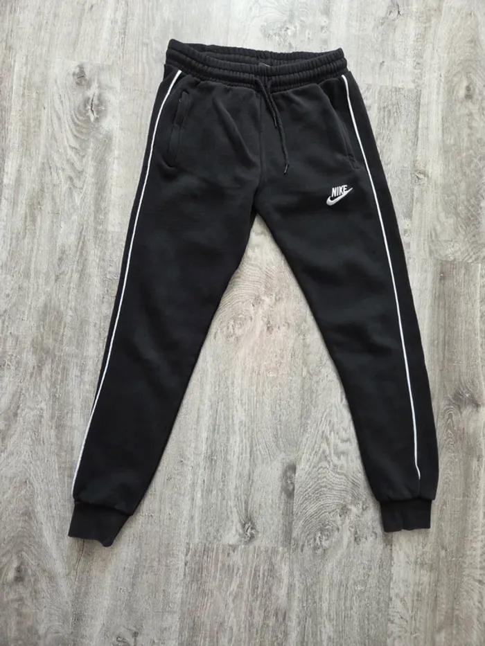Pantalon jogging Nike enfant taille 12 ans