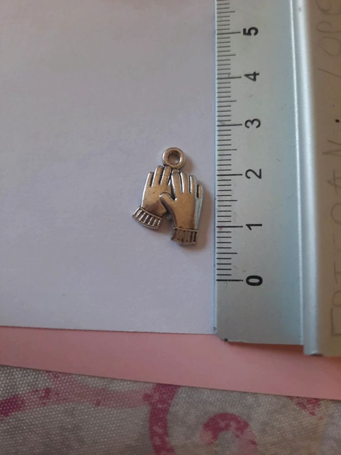 Pendentif couleur argent main ensemble