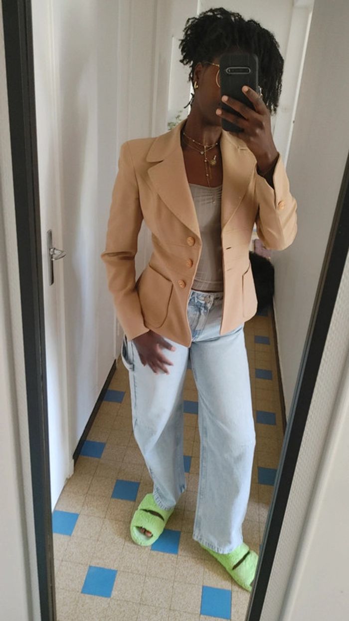Magnifique Veste blazer cintrée en laine beige or épaules chic vintage - photo numéro 11