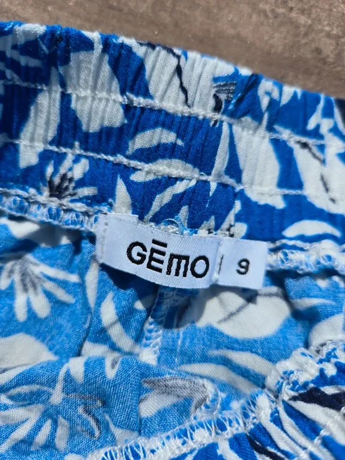 Lot pantalon été + 2 t-shirts Gemo 8 ans - photo numéro 5