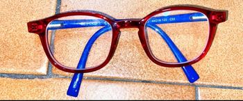 Lunette de vue rouge bleue