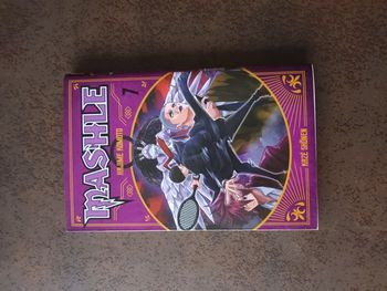 livre manga tome 7 mashle hajime komoto kaze shonen mash burnedead et le tennis devastateur