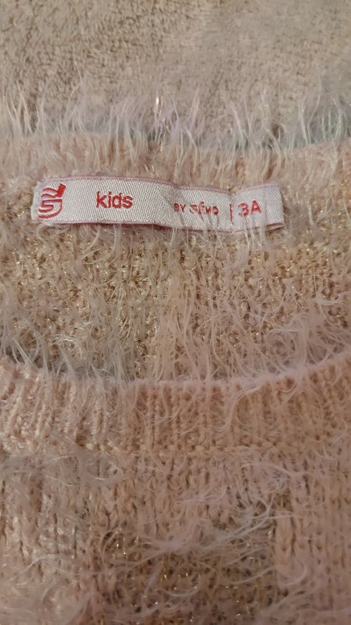 Pull Poilu Rose avec étoiles dorées 3 ans - photo numéro 3