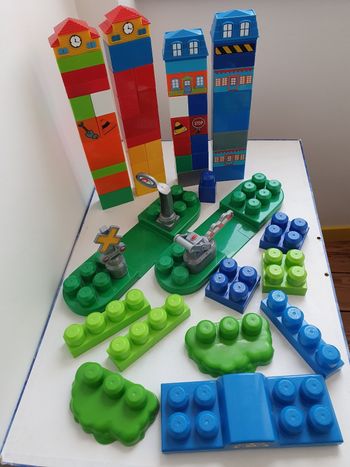 Plus de 60 pièces Méga Bloks
