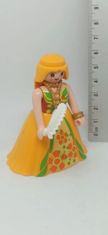Femme princesse robe jaune avec collier et eventail blanc playmobil