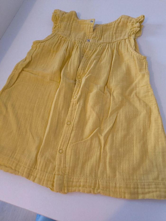 Robe légère en gaz de coton. 24 mois - photo numéro 3
