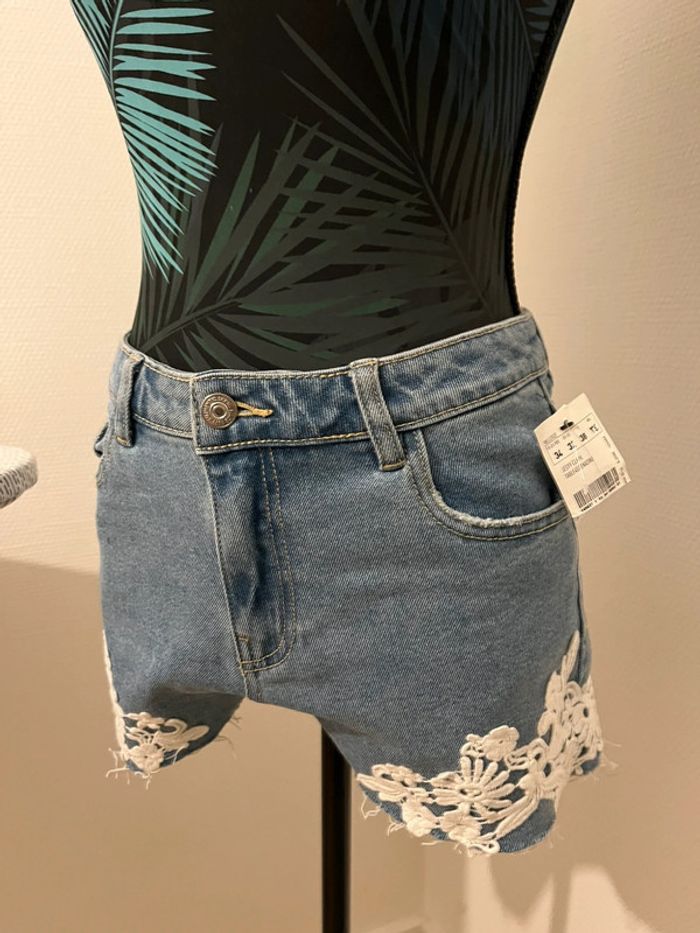 Short jean et dentelle neuf avec étiquette - photo numéro 2