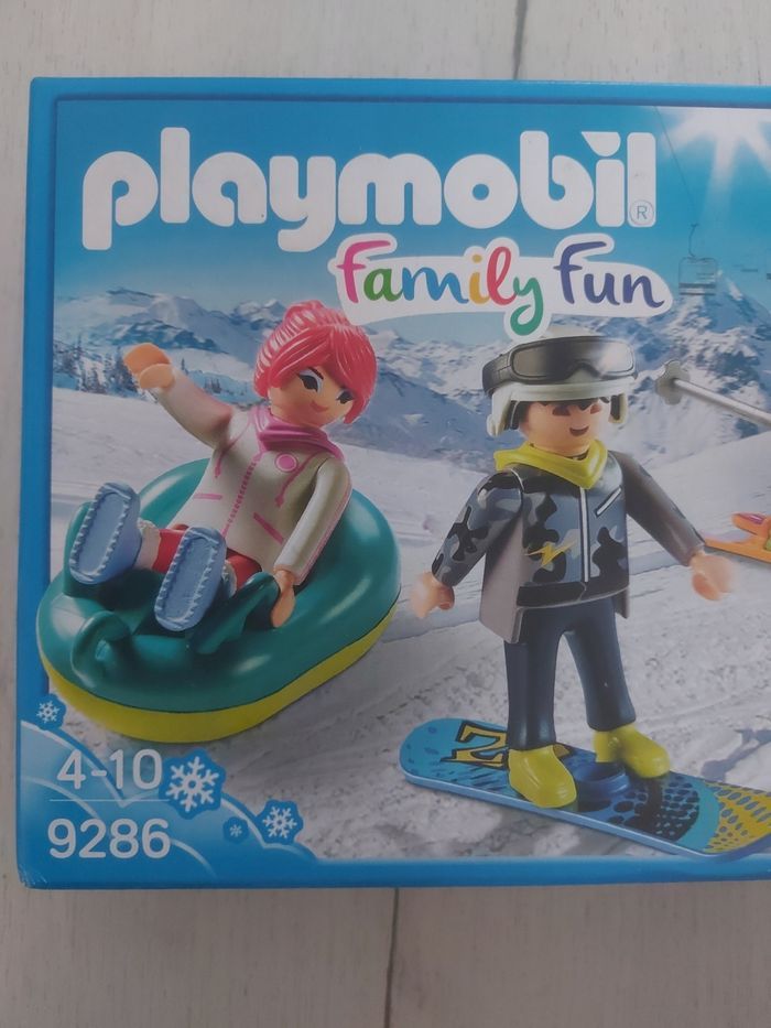 Playmobil 9286 - Vacanciers aux sports d'hiver. - photo numéro 2