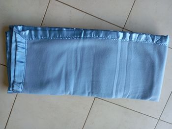 Couverture polaire bleu neuve