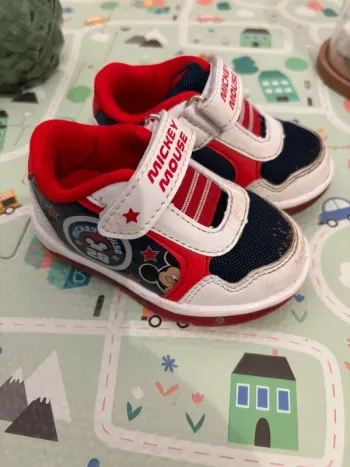 Chaussures Disney Mickey taille 19