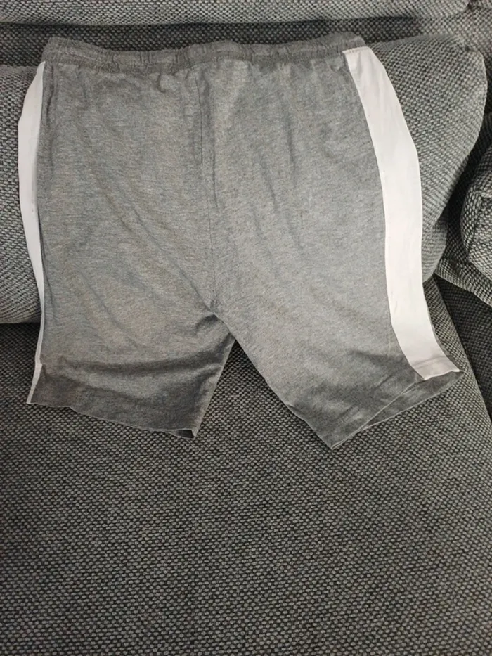 Short garçon taille 12 ans - photo numéro 4