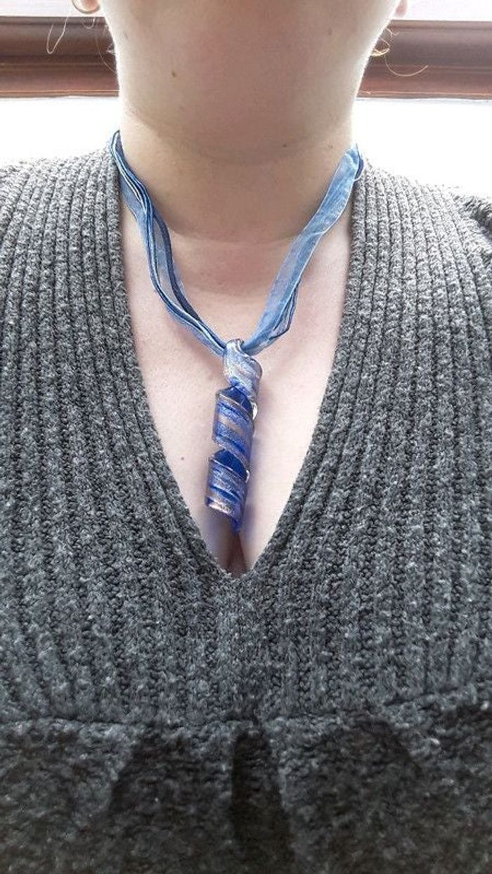 Collier fantaisie bleu pendentif spirale verre de murano