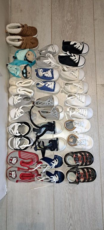 Lot chaussures bébés