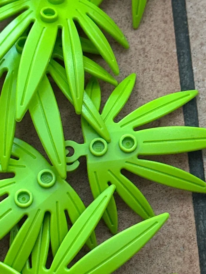 20 Plant Lego Leaves 6 x 5 Swordleaf with Open O Clip Thick ref 10884 Lime - photo numéro 4