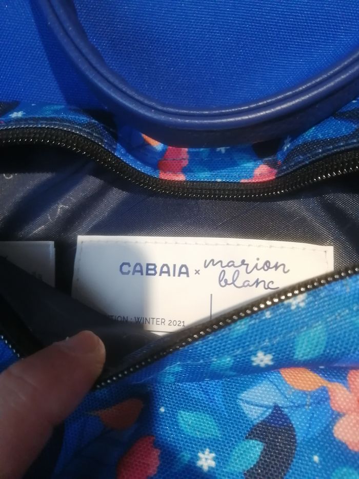 Sac Cabaïa Los Angeles, 3 pochettes
2 petites 1 grande série limitée Marion LEBLANC
très bon etat
Quelques petites marques d usure legeres - photo numéro 5