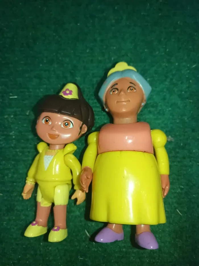 Personnages Dora l'exploratrice ( Dora et la grand mère) - photo numéro 3