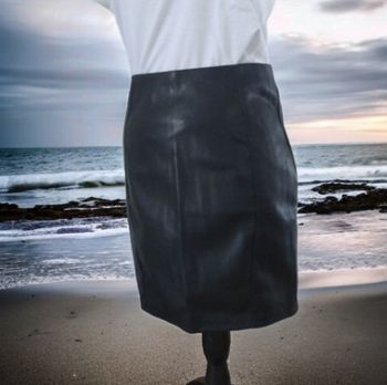 Jupe droite noire simili cuir 34