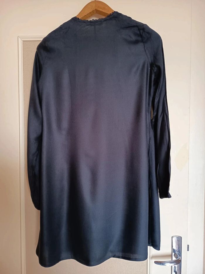 robe noire. Plissée devant marque camaïeu. Taille xs. - photo numéro 4