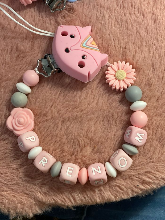 Attache tétine personnalisée