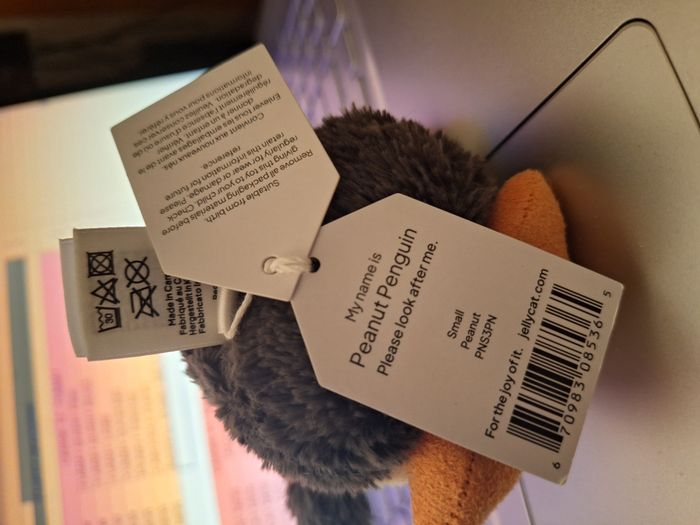 Peluche Jellycat neuve et tout douce Peanut Penguin - photo numéro 7