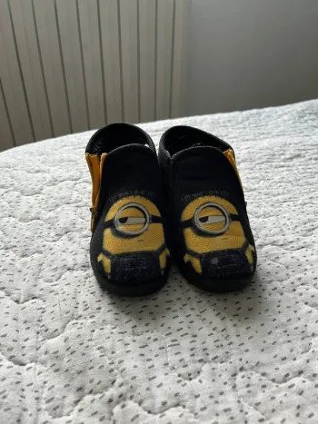 Pantoufle minions