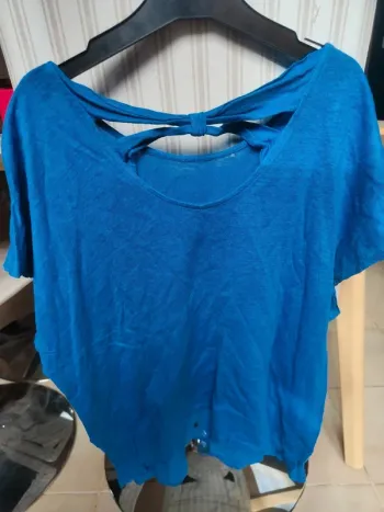 T-shirt bleu léger dos à nouer