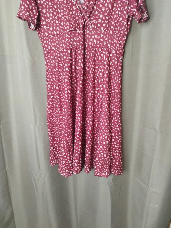 Robe avec petites fleurs - photo numéro 3