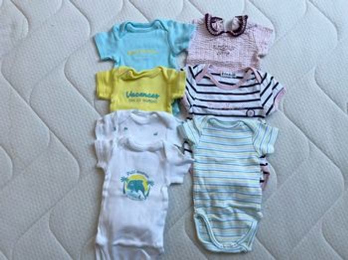 Lot bodies fille 3 mois