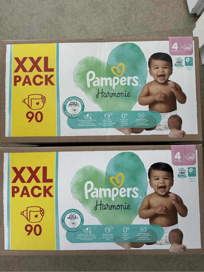 Lot de 2 carton de couches taille 4 pampers harmonie