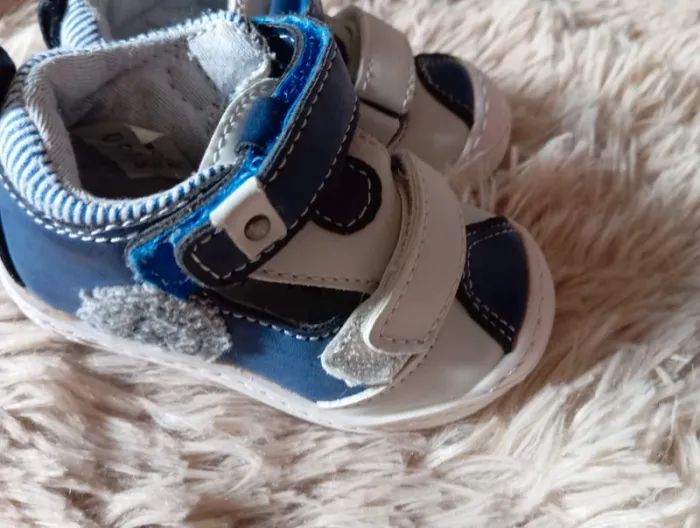 Chaussures ouvertes taille 19 - photo numéro 2