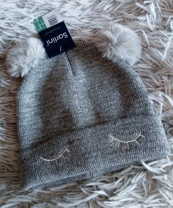 Magnifique bonnet avec pompon 0/6 mois 💐