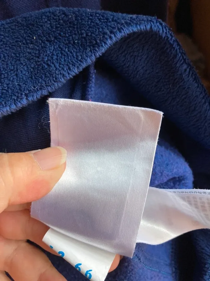 Superbe gilet à capuche molletonné jamais porté bleu royal et ciel - photo numéro 10