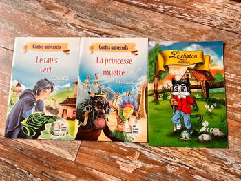 Lot de trois livres les contes universels et de grand mère