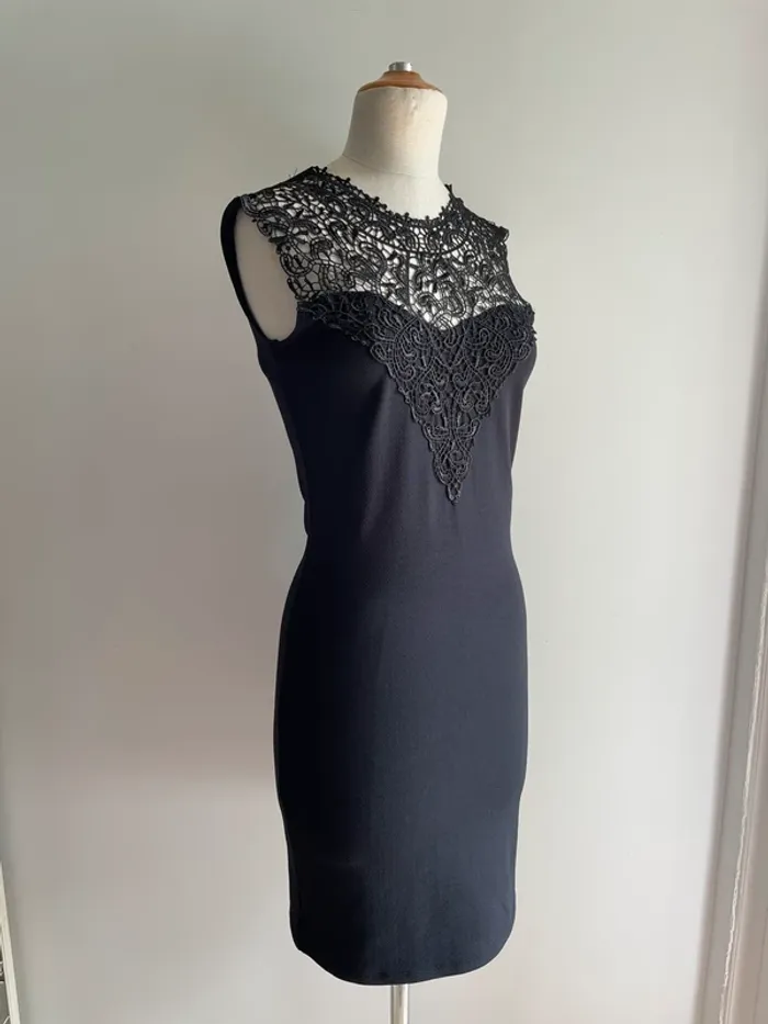 Robe noire bustier et dentelle Morgan