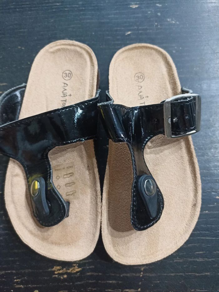 Tong noire taille 30