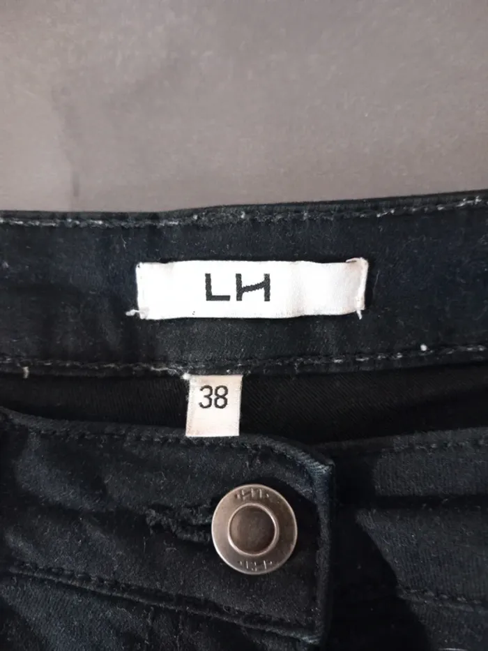 Short noir La Halle taille 38 très bon état - photo numéro 2