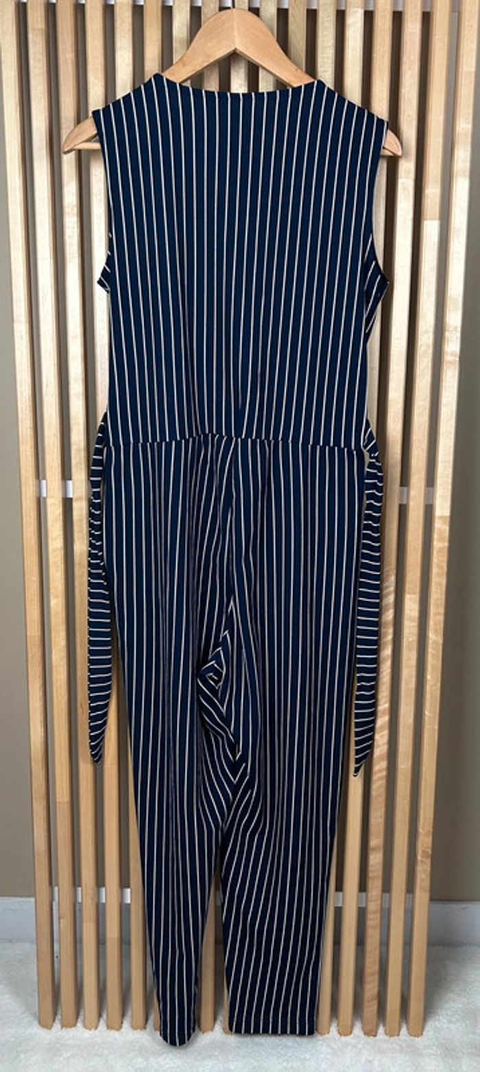 Un jumpsuit rayé élégant et chic - photo numéro 9