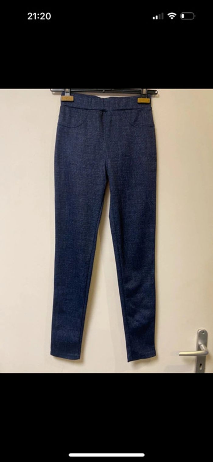 Joli legging neuf marine push up taille 36 - photo numéro 2