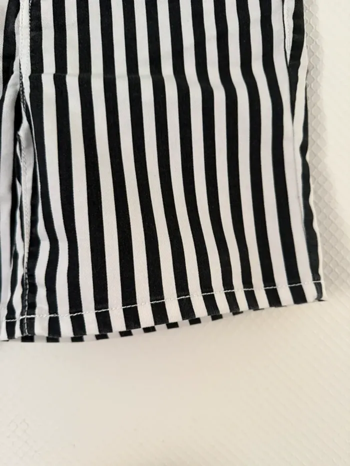 Short à rayure noir et blanc en très bon état taille 36 denim 1982 - photo numéro 4