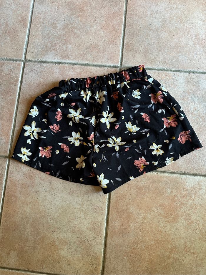 Short court noir fleuri Shein Taille S