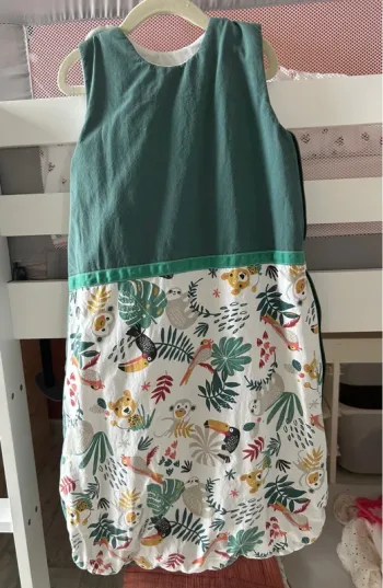 Gigoteuse chaude 6-18 mois créateur – vert & motifs tropicaux