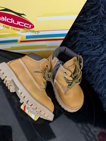 Bottines garçon. Taille 21. Neuf