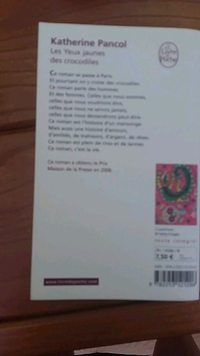 Les yeux jaunes des crocodiles - photo numéro 2