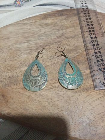 Boucles d'oreille pendante forme goutte motif feuille et fleur