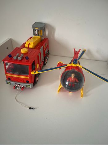 Lot 2 véhicules Sam le pompier + 1 figurine