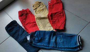 Lot 5 pantalons taille 18 mois