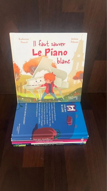 Il faut sauver le piano blanc  , livre McDo en parfait état . Edition hachette jeunesse .